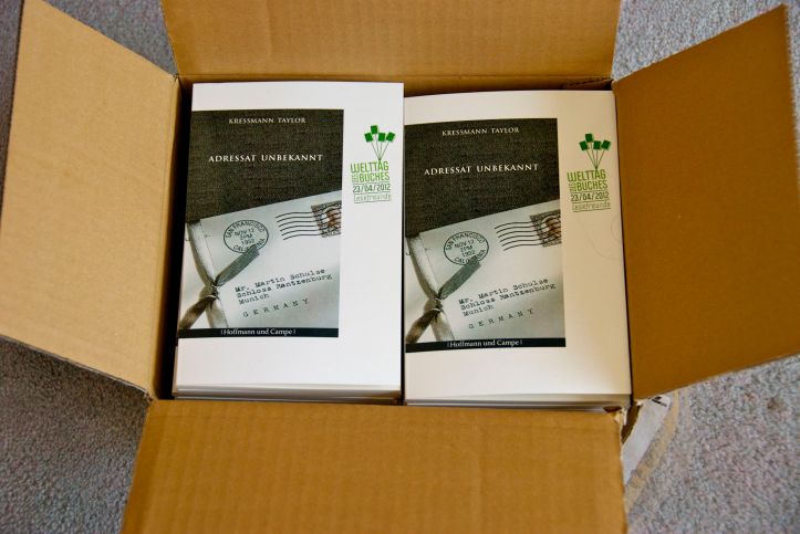 Die Verschenkbücher der Stiftung lesen.