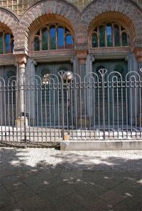 An der Synagoge durfte das Buch nicht liegen bleiben.