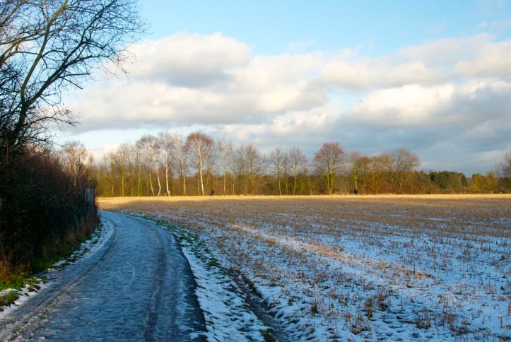 Links das Loch, rechts das Feld-