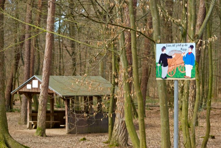 Tünnes  und Schäl im Wald